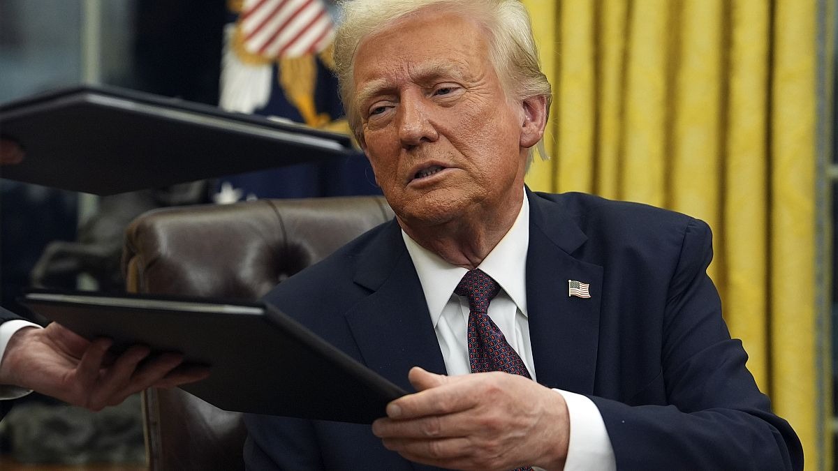 Trump Signs Order to Pull US Out of WHO
