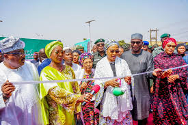 Abdulrazaq is an outstanding achiever, First Lady Tinubu says amid new project flag-offs