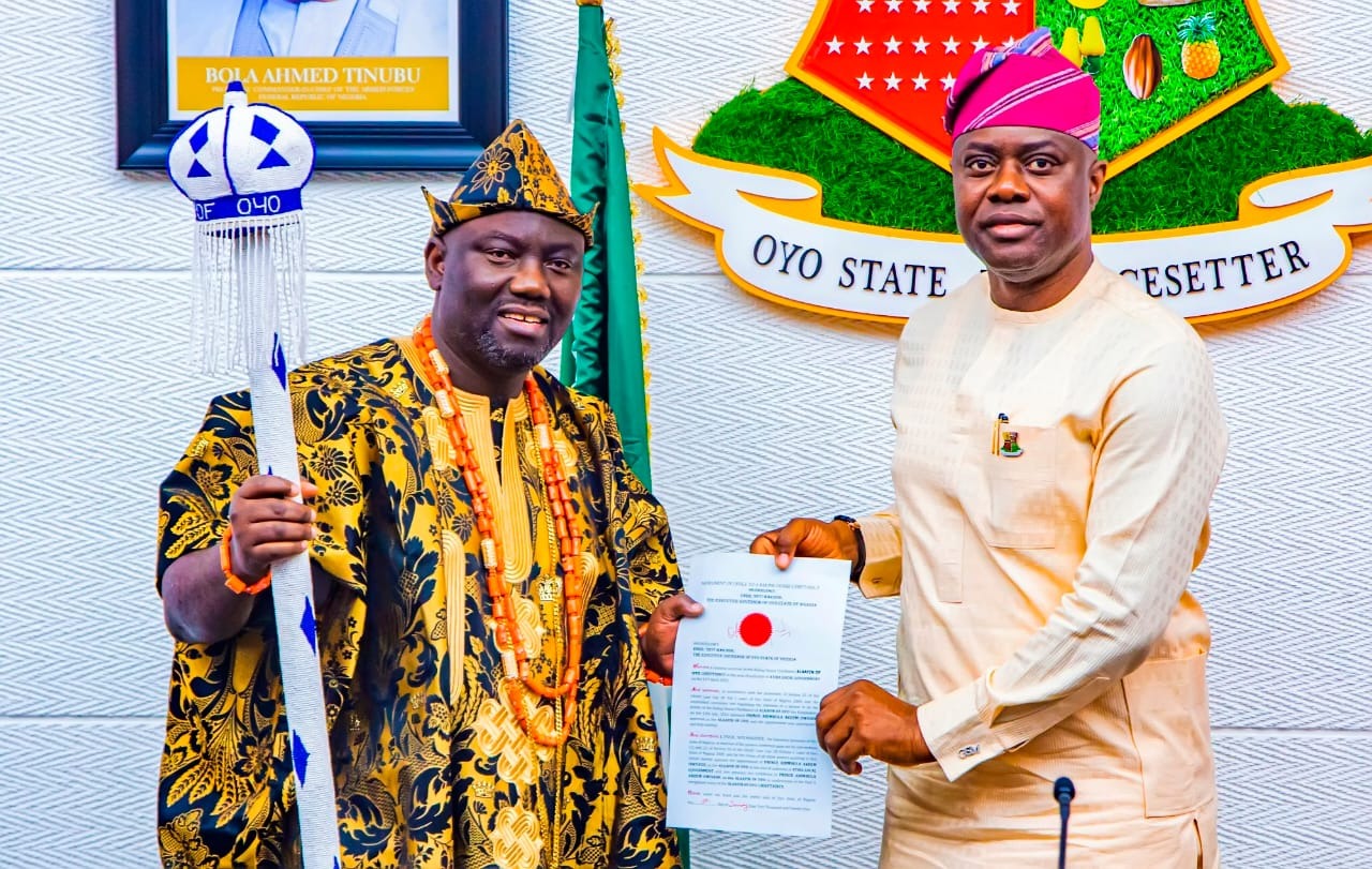 Governor Makinde Presents Staff of Office to New Alaafin Amid Controversy