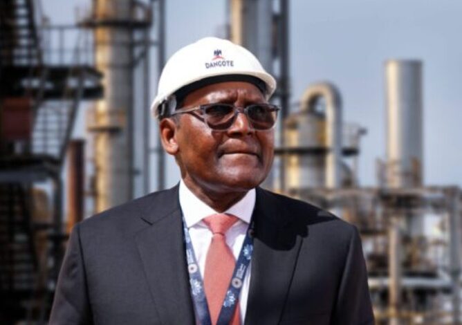 Again, Dangote Refinery slashes petrol price to N860/litre in Lagos