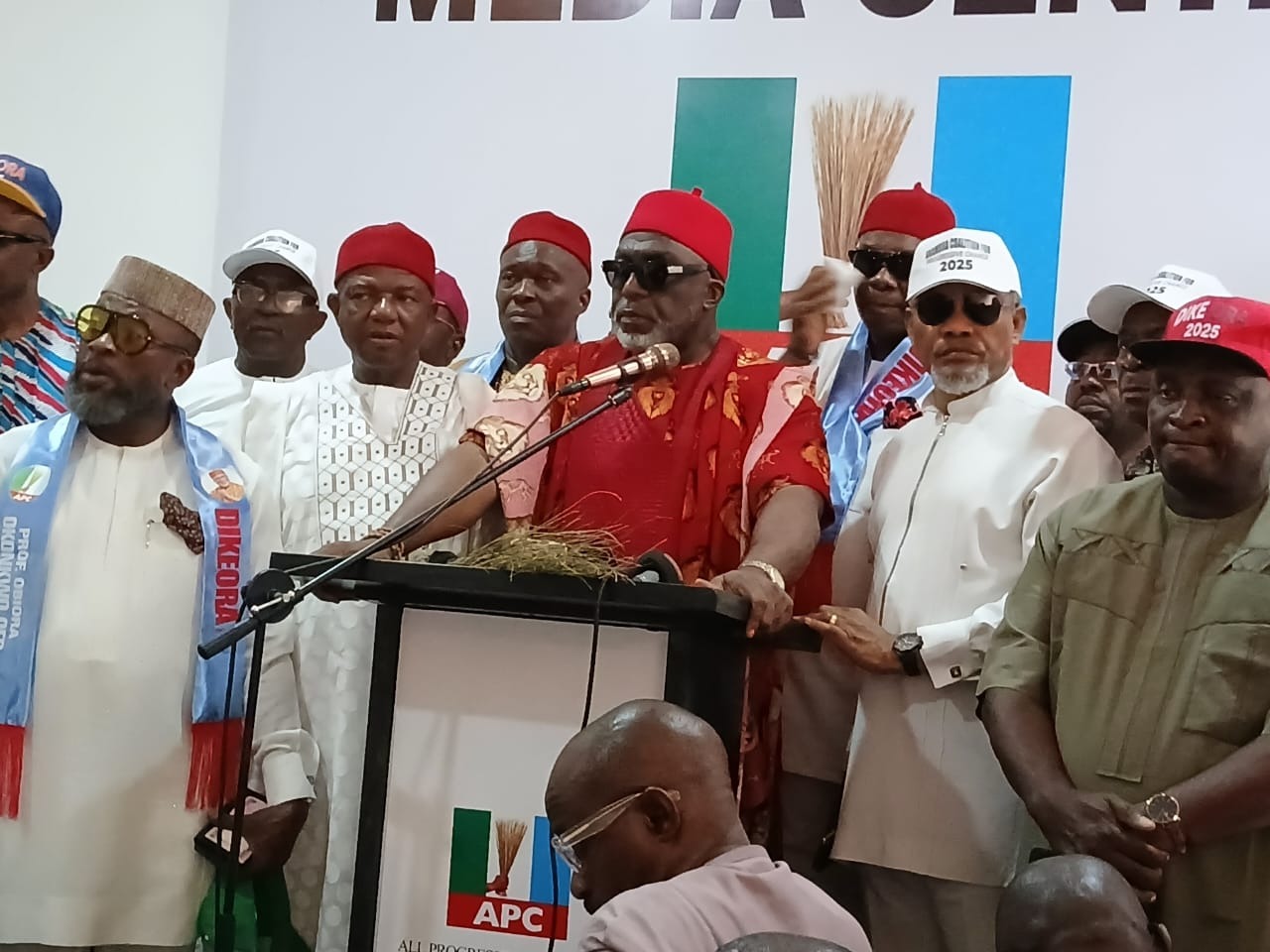 Anambra guber: With fanfare, Obiora Okonkwo submits APC nomination forms, promises to win primary, main election