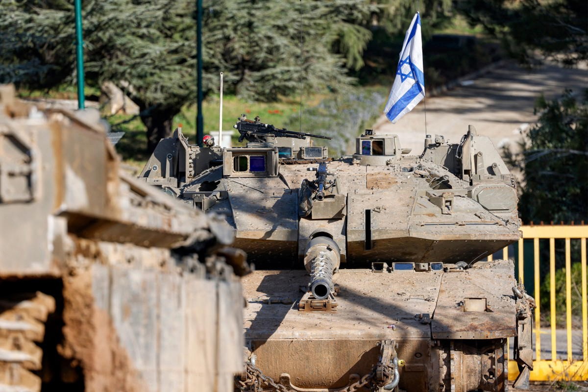 Israel pulls out of Lebanon villages, but holds five positions