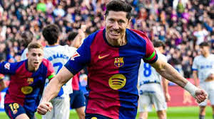 Lewandowski earns Barcelona win over Alaves to preserve title hopes