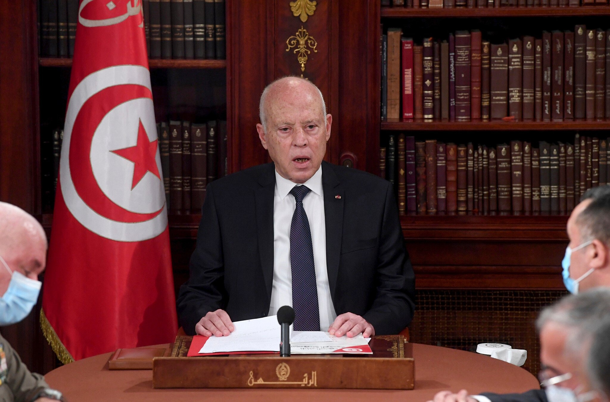 Tunisia president fires finance minister