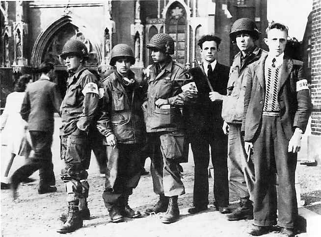 Dutch Resistance ambushes SS officer