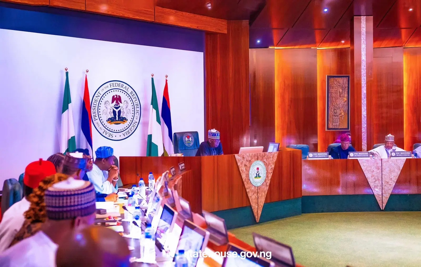 Fed account receives N2.3trn as FAAC shares N1.7trn to FG, states, LG