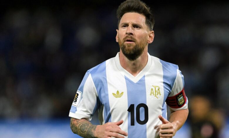 Messi injured as Argentina seek to seal World Cup place