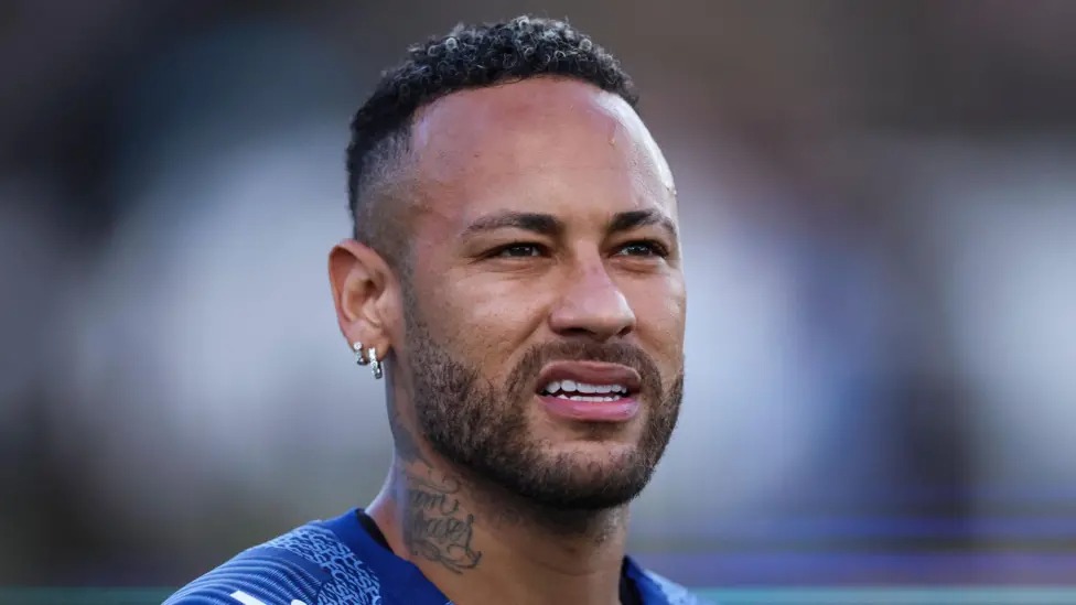 Neymar injured just 34 minutes into Santos comeback