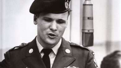 Staff Sergeant Barry Sadler hits #1 with “Ballad of the Green Berets”