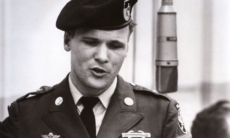 Staff Sergeant Barry Sadler hits #1 with “Ballad of the Green Berets”