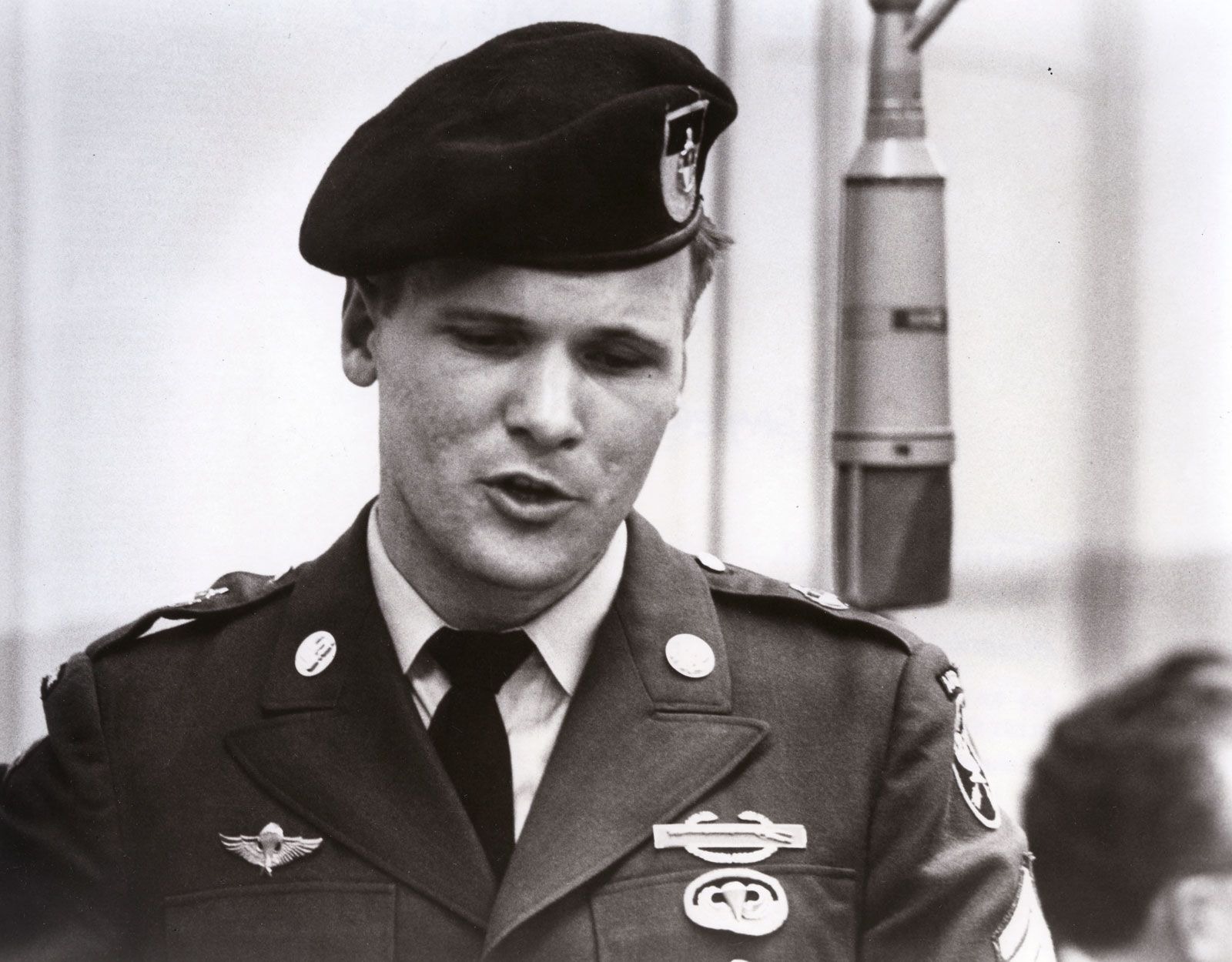 Staff Sergeant Barry Sadler hits #1 with “Ballad of the Green Berets”