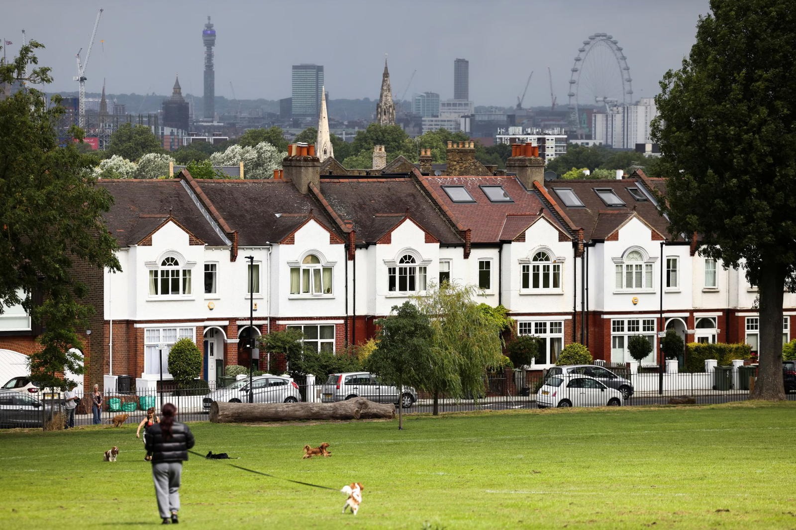 UK house prices jump £10,431 as buyers seek larger homes