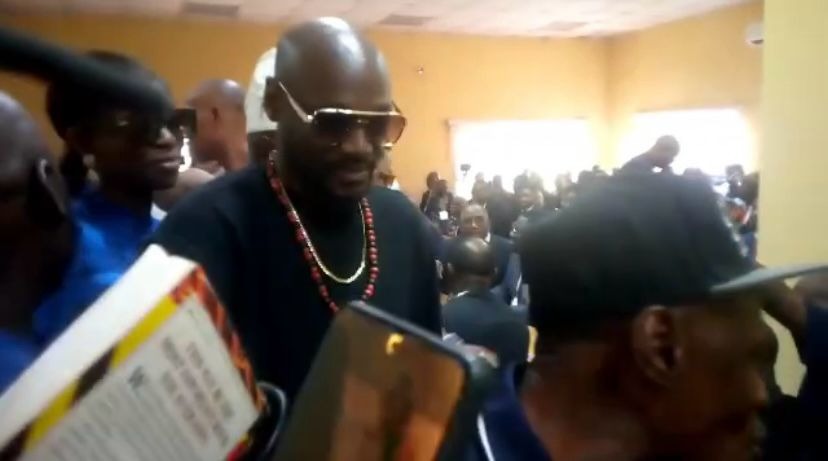 2face Idibia arrives Edo gov poll tribunal with lover Natasha