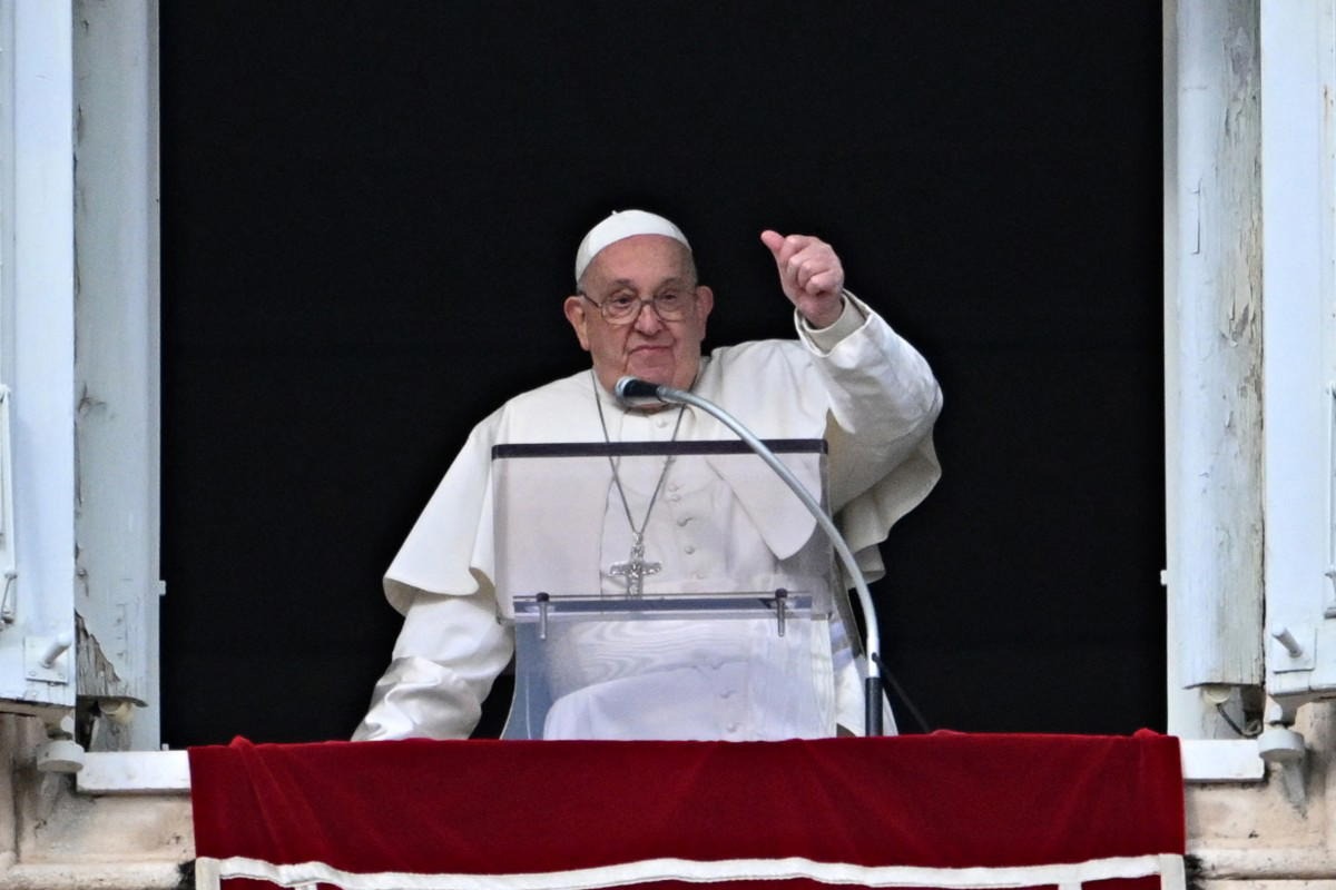 Pope improving, Vatican hints at Sunday appearance
